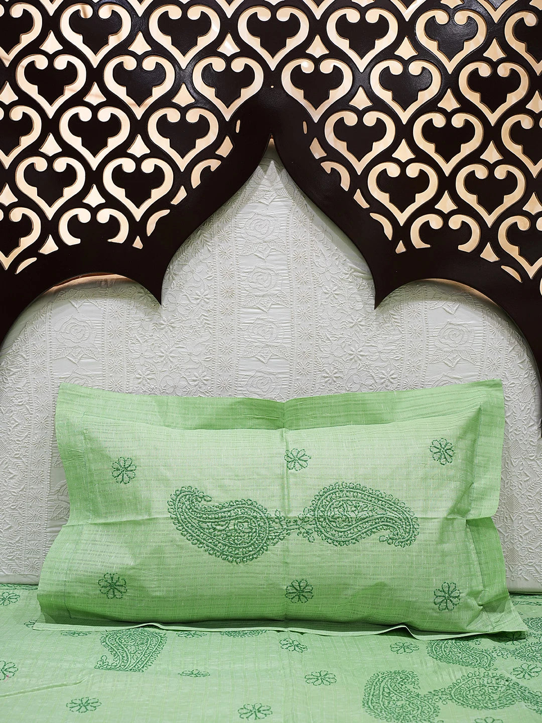 Ada Hand Embroidered Green Cotton Lucknowi Chikankari Bed Sheet With Pillow Cover Set 01A800419
