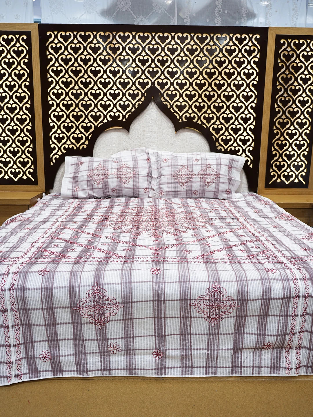 Ada Hand Embroidered White Cotton Lucknowi Chikankari Bed Sheet With Pillow Cover Set 01A800431