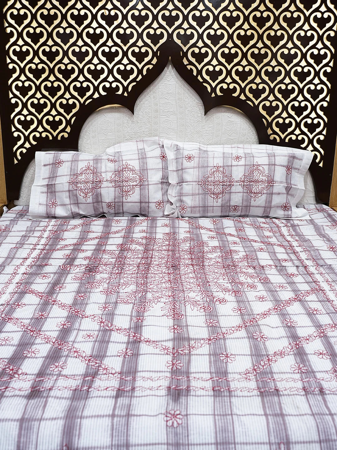 Ada Hand Embroidered White Cotton Lucknowi Chikankari Bed Sheet With Pillow Cover Set 01A800431