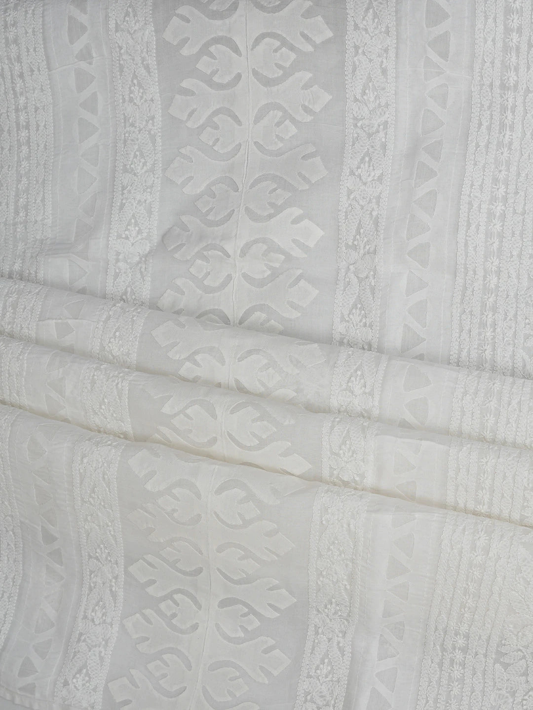 Ada Hand Embroidered White Cotton Lucknowi Chikankari Unstitched Suit Piece With Muqaish Work 01A845270