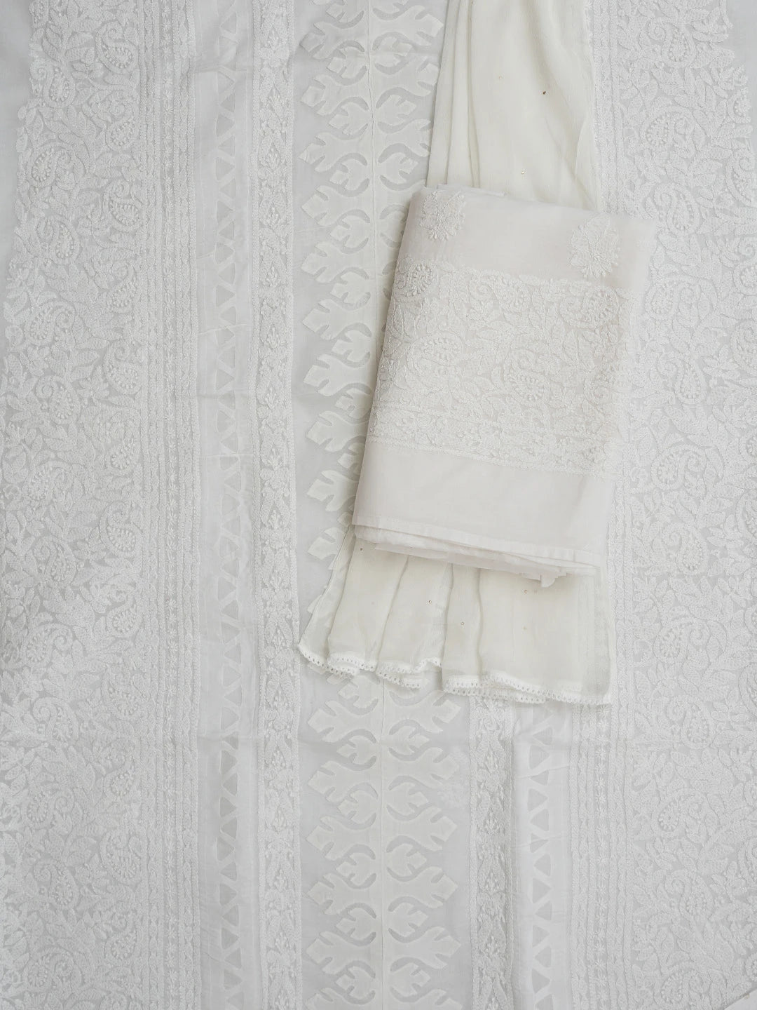 Ada Hand Embroidered White Cotton Lucknowi Chikankari Unstitched Suit Piece With Muqaish Work 01A845270