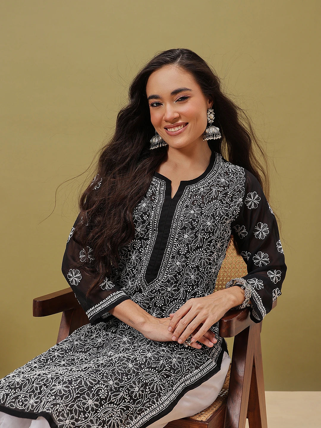 Ada Hand Embroidered Black And White Georgette Lucknowi Chikankari Straight Kurta With Palazzo A811352