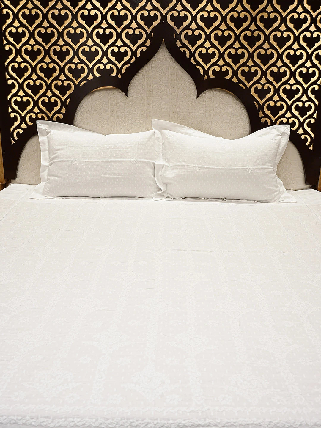 Ada Hand Embroidered White Cotton Lucknowi Chikankari Bed Sheet With Pillow Cover Set 01A844058