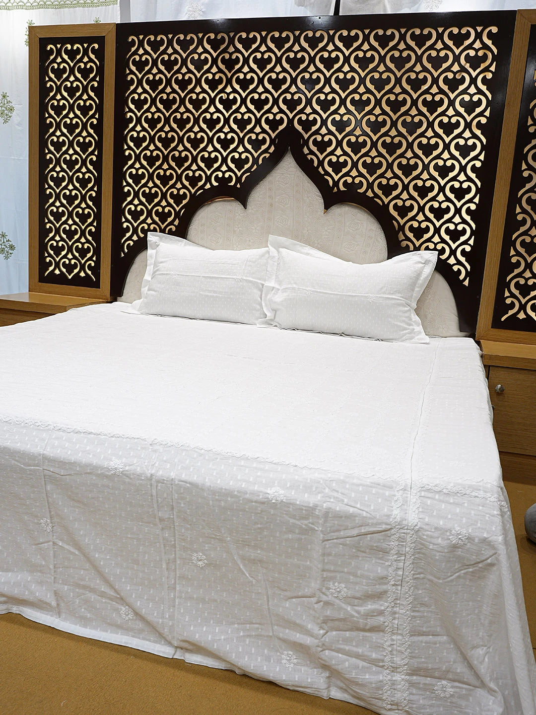 Ada Hand Embroidered White Cotton Lucknowi Chikankari Bed Sheet With Pillow Cover Set 01A844058