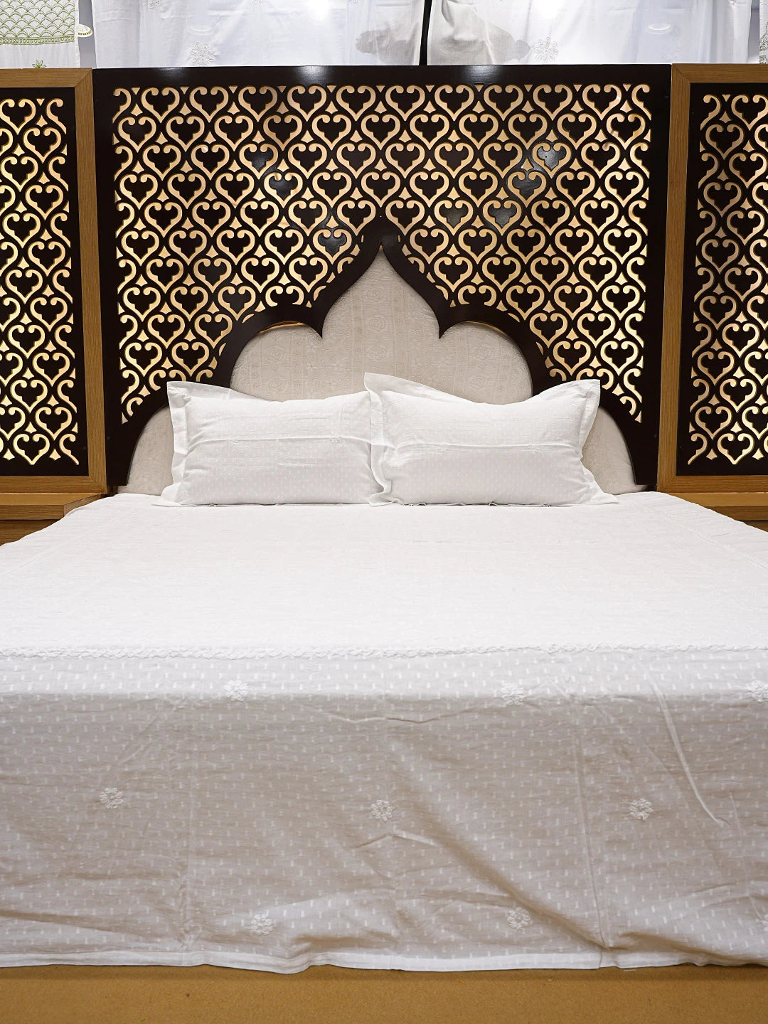 Ada Hand Embroidered White Cotton Lucknowi Chikankari Bed Sheet With Pillow Cover Set 01A844058