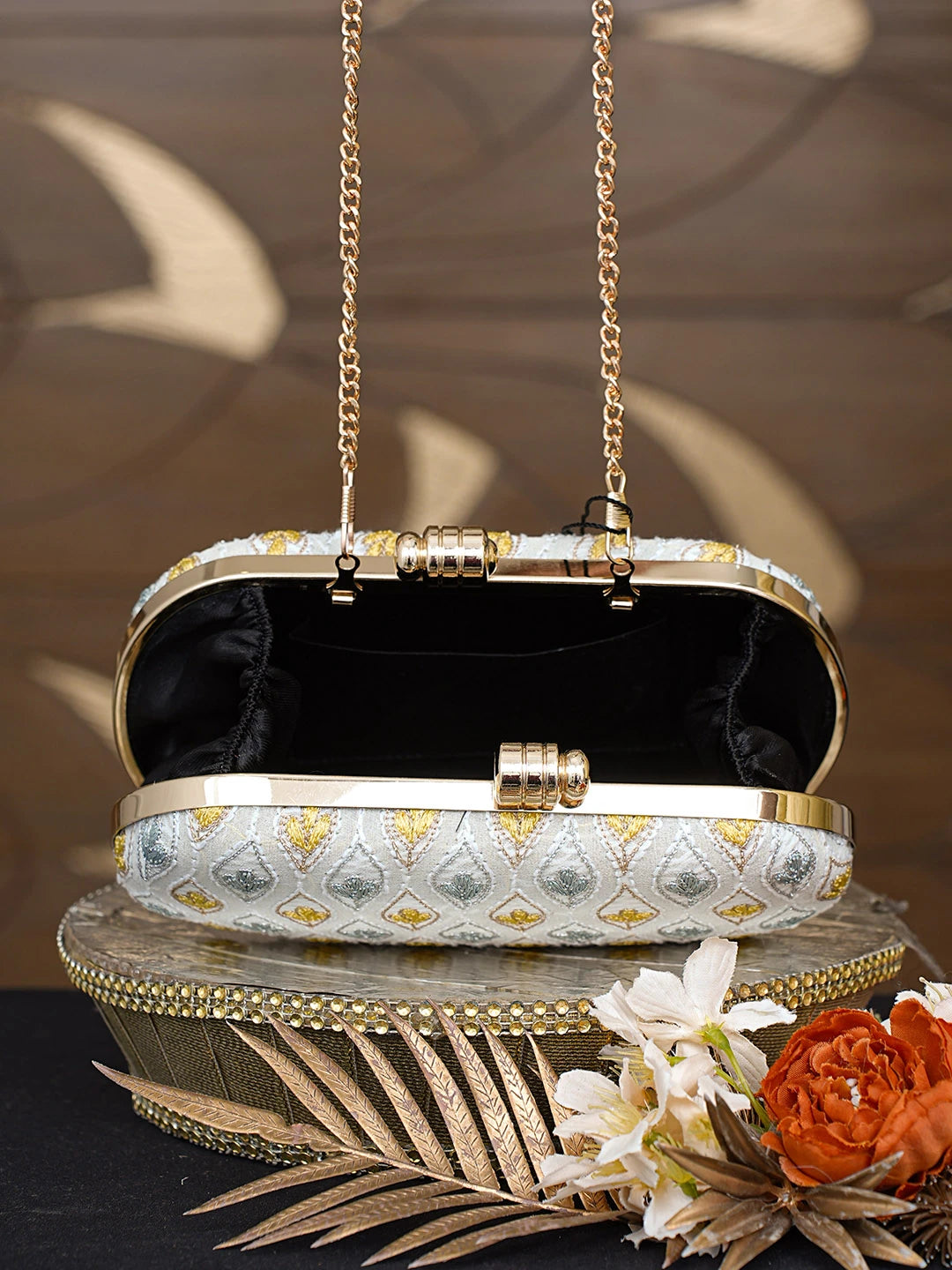 Ada Hand Embroidered Grey Pure Georgette Lucknowi Chikankari Clutch With Zari Work 01A785658
