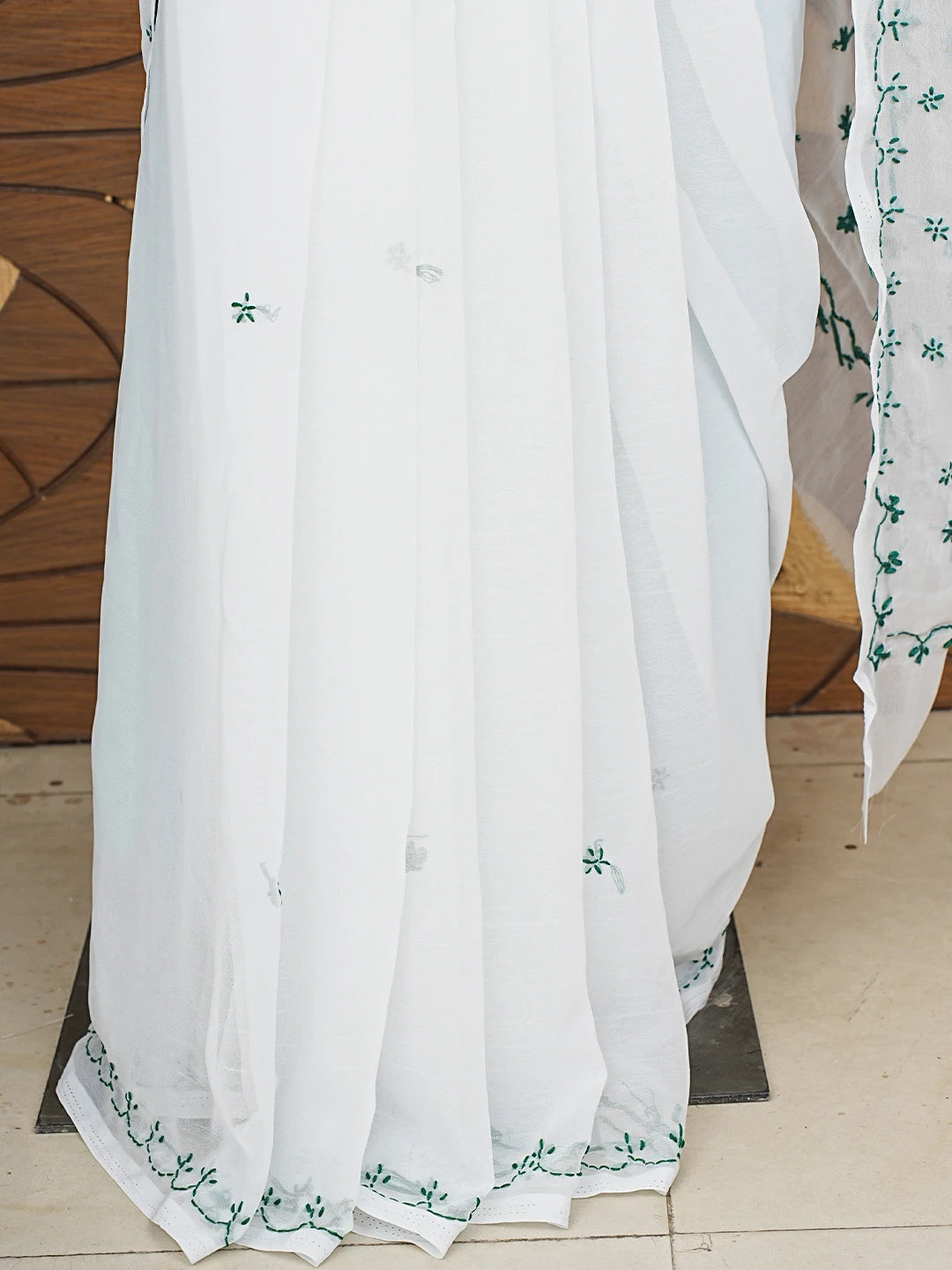 Ada Hand Embroidered Milk White Georgette Lucknowi Chikankari Saree With Blouse 01A853750