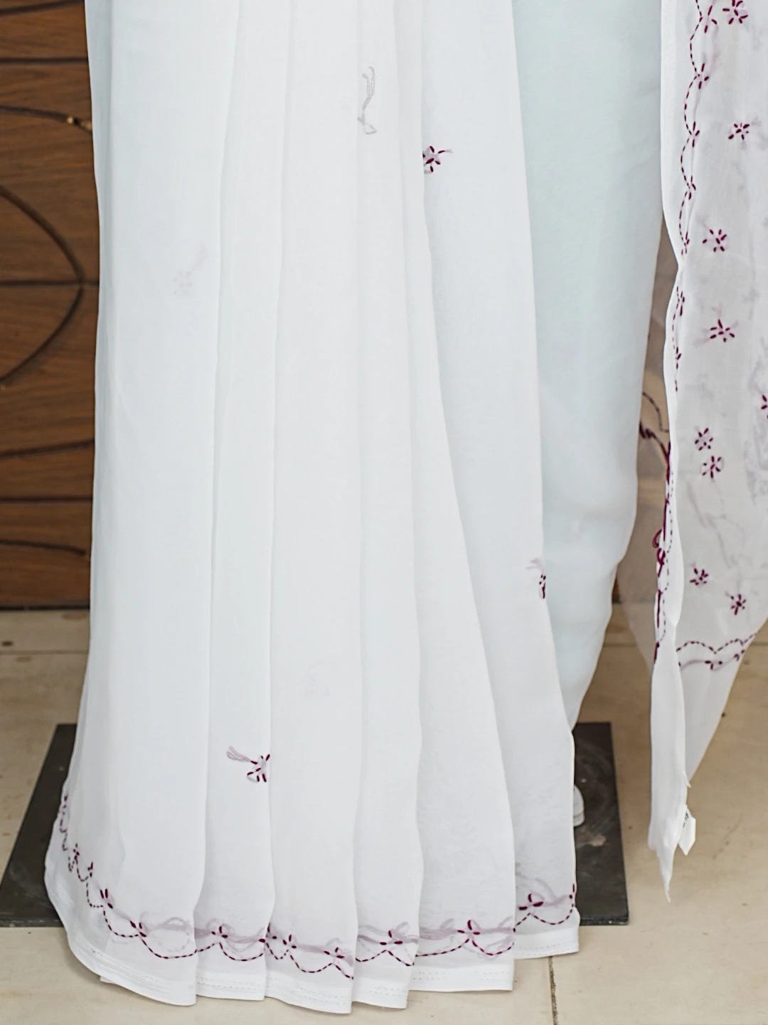Ada Hand Embroidered White Georgette Lucknowi Chikankari Saree With Blouse 01A853749