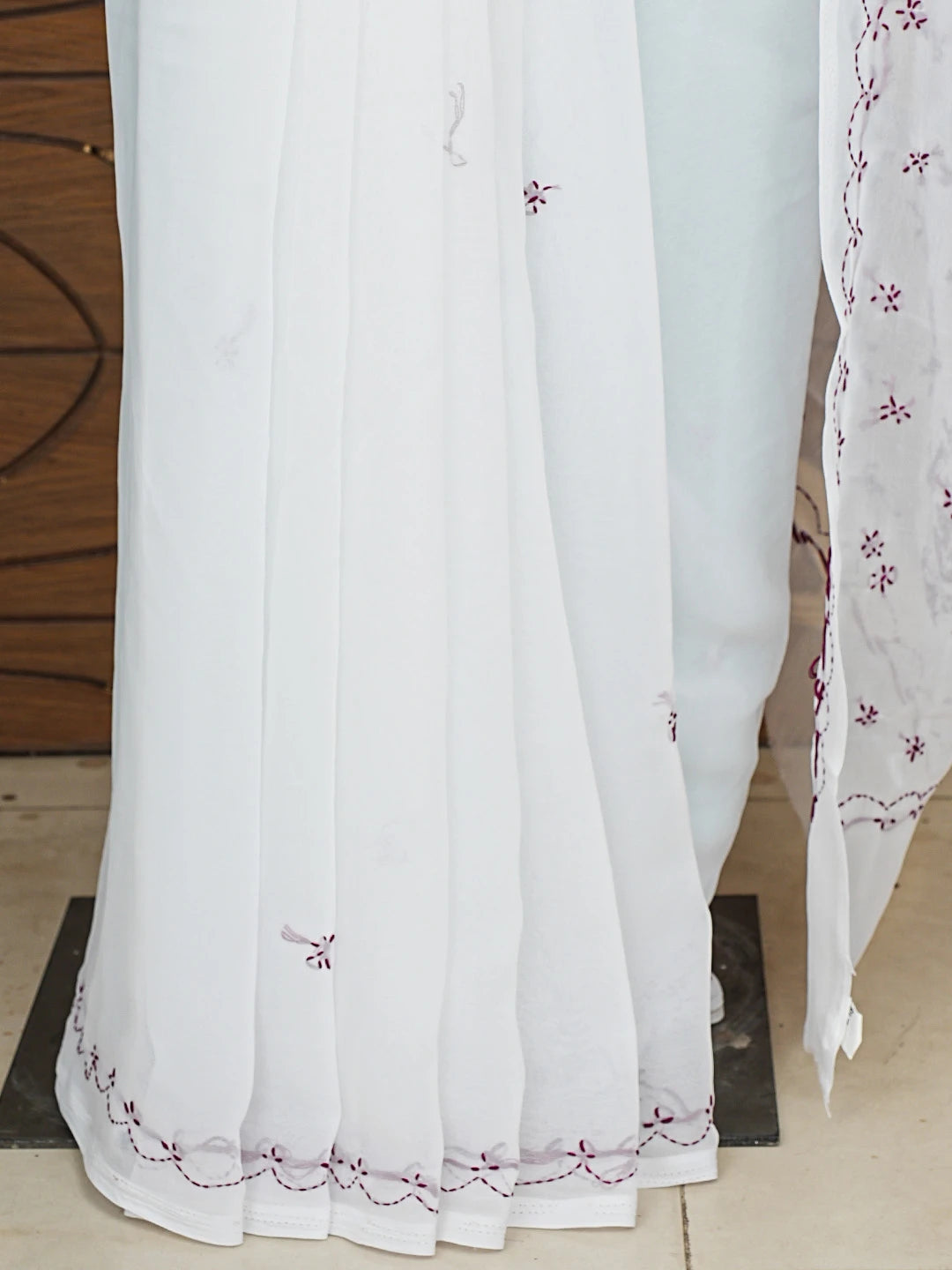 Ada Hand Embroidered White Georgette Lucknowi Chikankari Saree With Blouse 01A853749