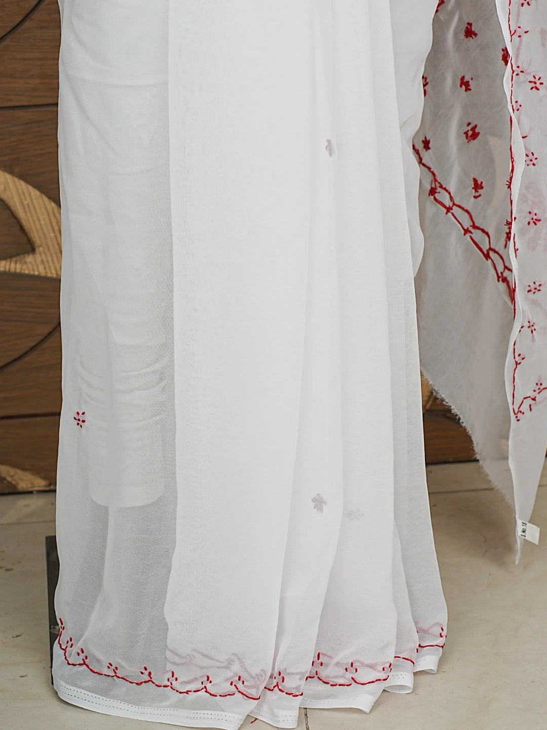 Ada Hand Embroidered White Georgette Lucknowi Chikankari Saree With Blouse 01A853751