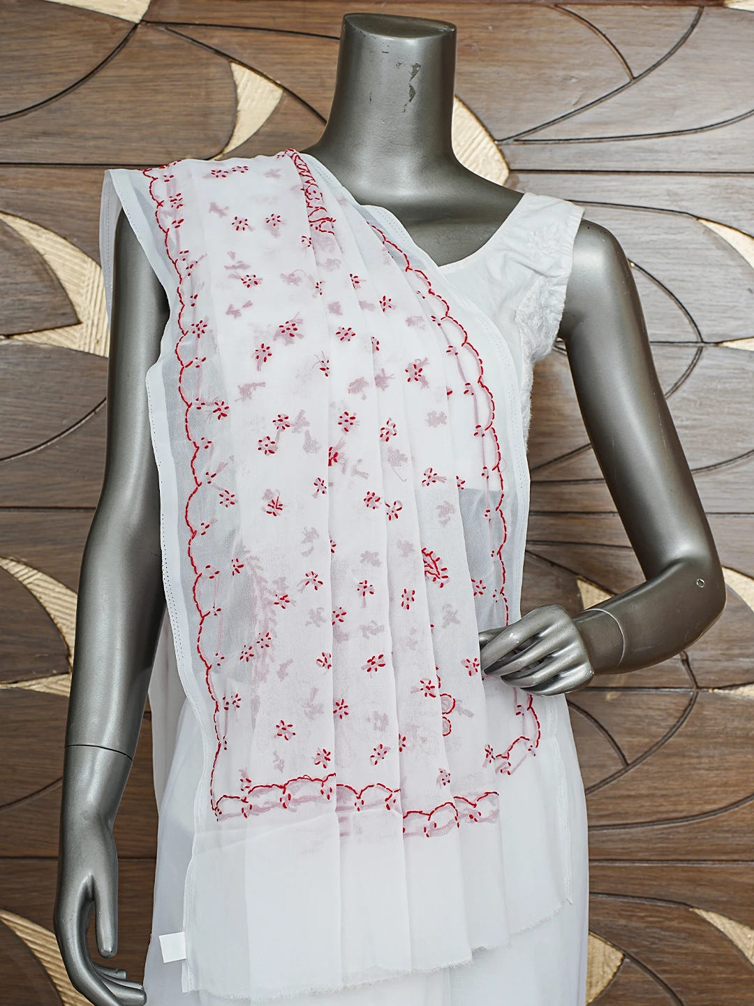 Ada Hand Embroidered White Georgette Lucknowi Chikankari Saree With Blouse 01A853751