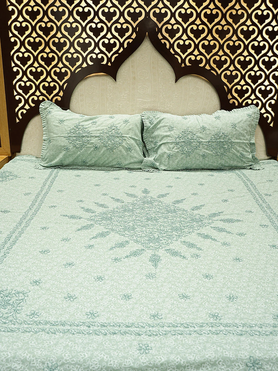 Ada Hand Embroidered Green Cotton Lucknowi Chikankari Bed Sheet With Pillow Cover Set 08A503292