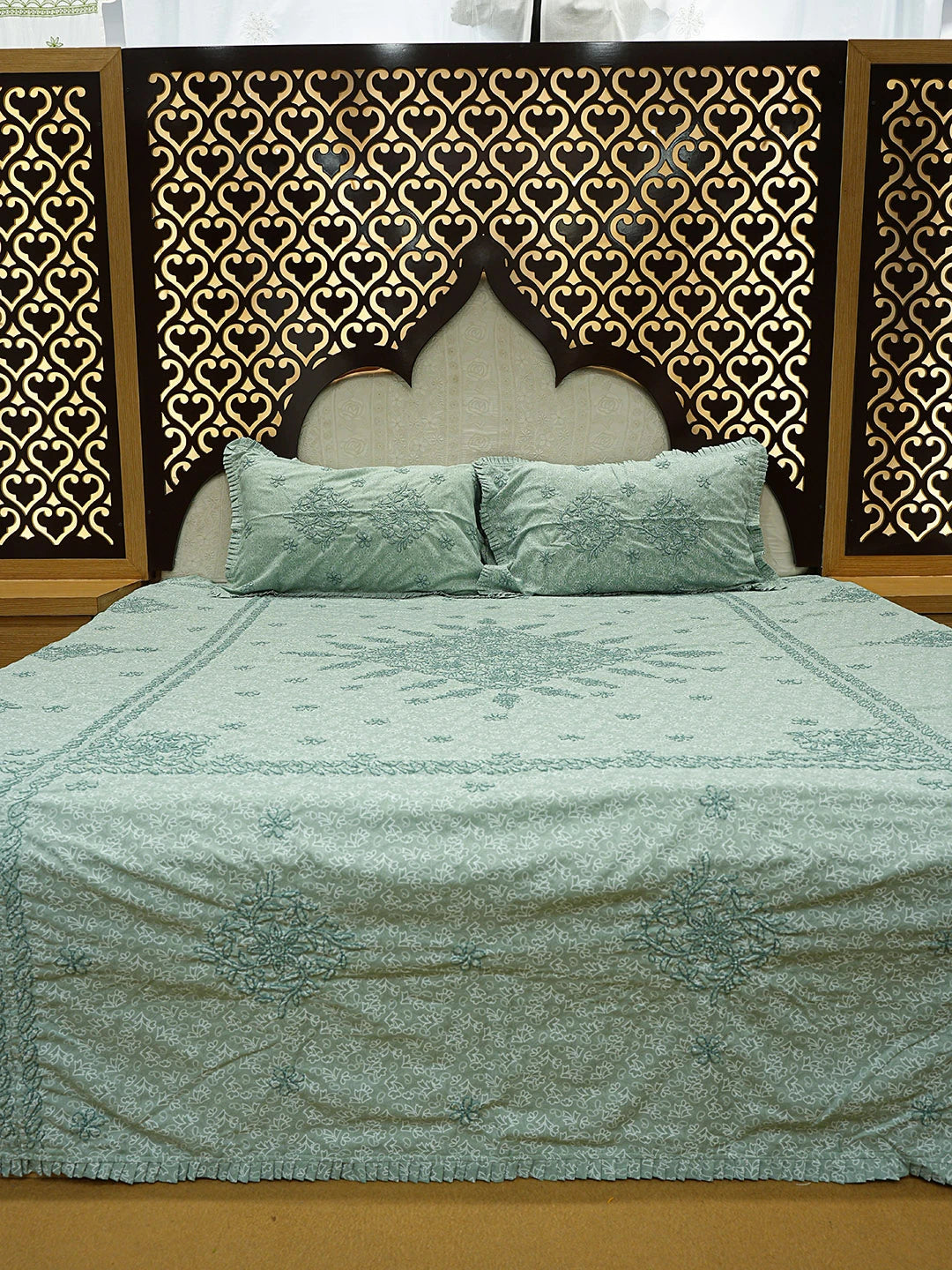 Ada Hand Embroidered Green Cotton Lucknowi Chikankari Bed Sheet With Pillow Cover Set 08A503292