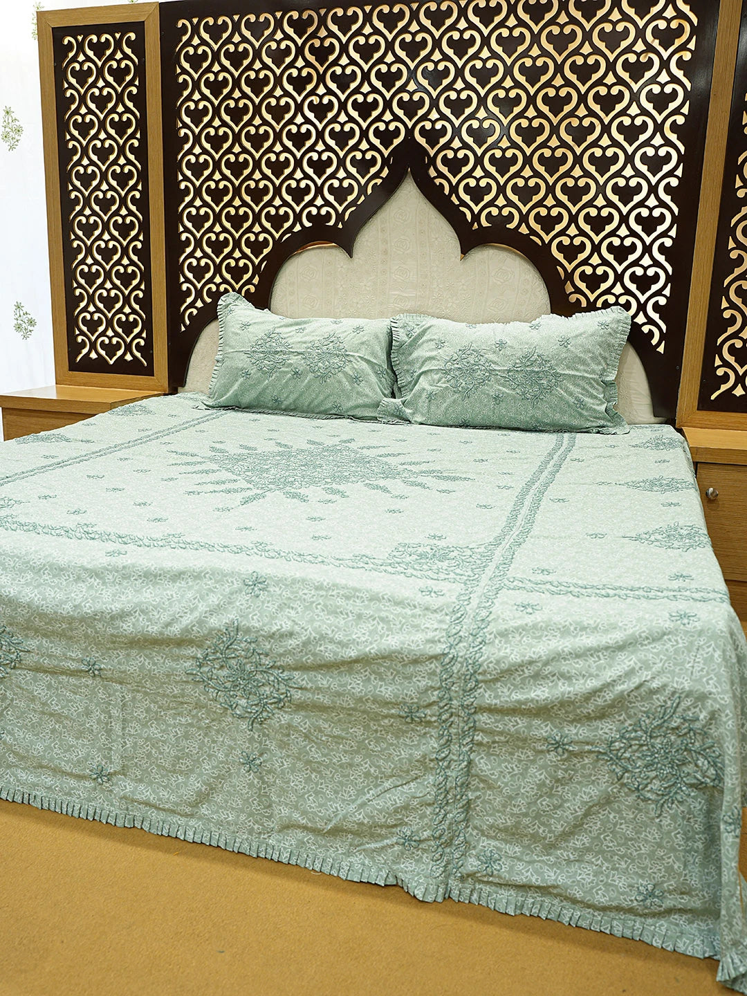 Ada Hand Embroidered Green Cotton Lucknowi Chikankari Bed Sheet With Pillow Cover Set 08A503292