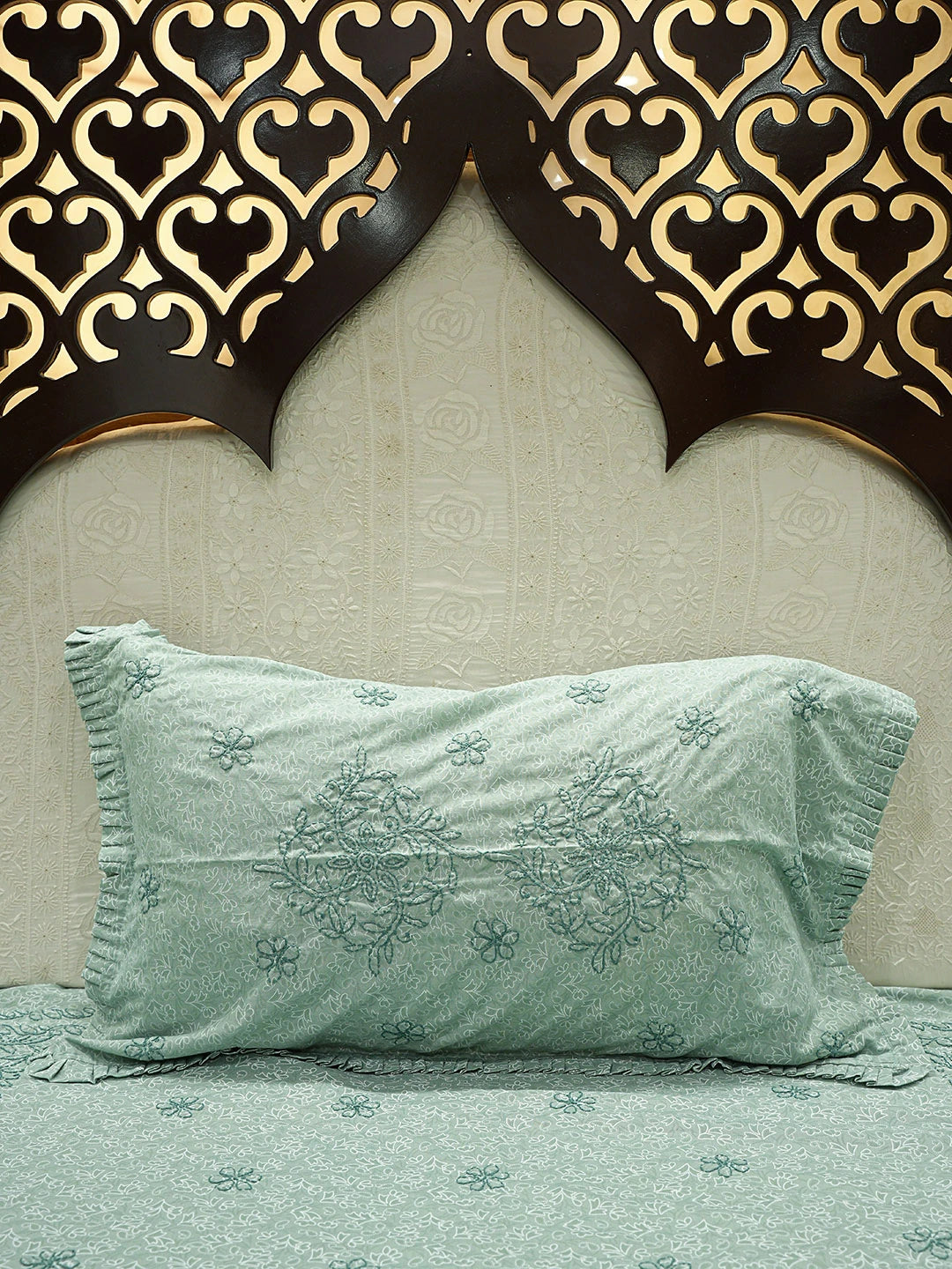 Ada Hand Embroidered Green Cotton Lucknowi Chikankari Bed Sheet With Pillow Cover Set 08A503292