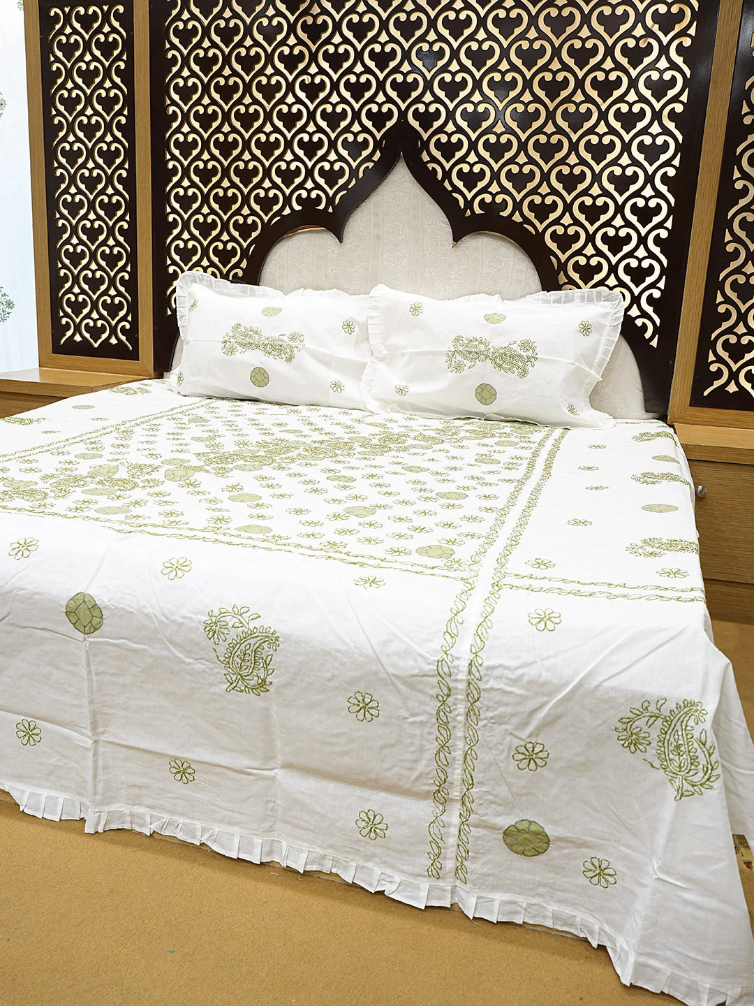 Ada Hand Embroidered White Cotton Lucknowi Chikankari Bed Sheet With Pillow Cover Set 08A503123