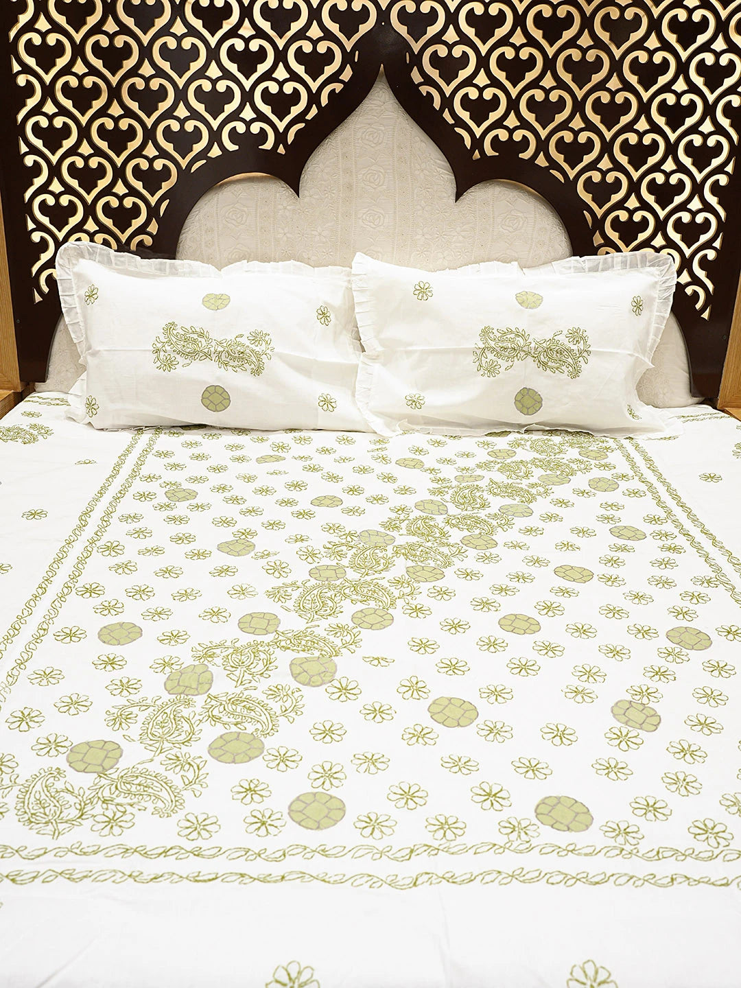 Ada Hand Embroidered White Cotton Lucknowi Chikankari Bed Sheet With Pillow Cover Set 08A503123