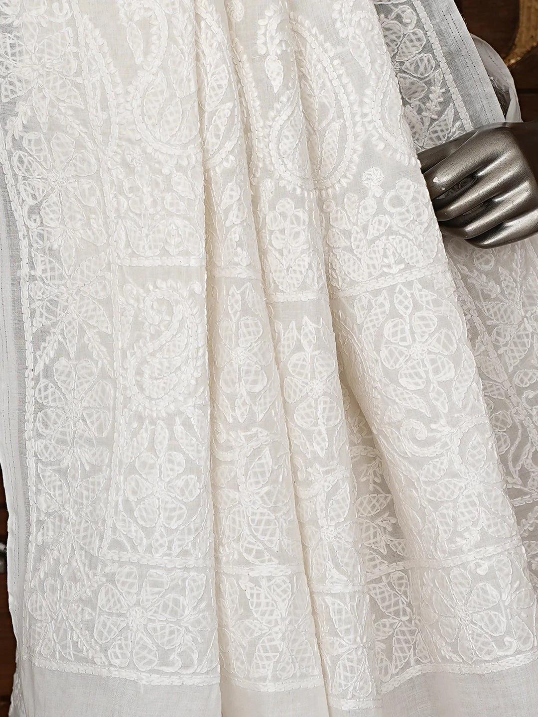 Ada Hand Embroidered White Cotton Lucknowi Chikankari Saree With Blouse 01A805064