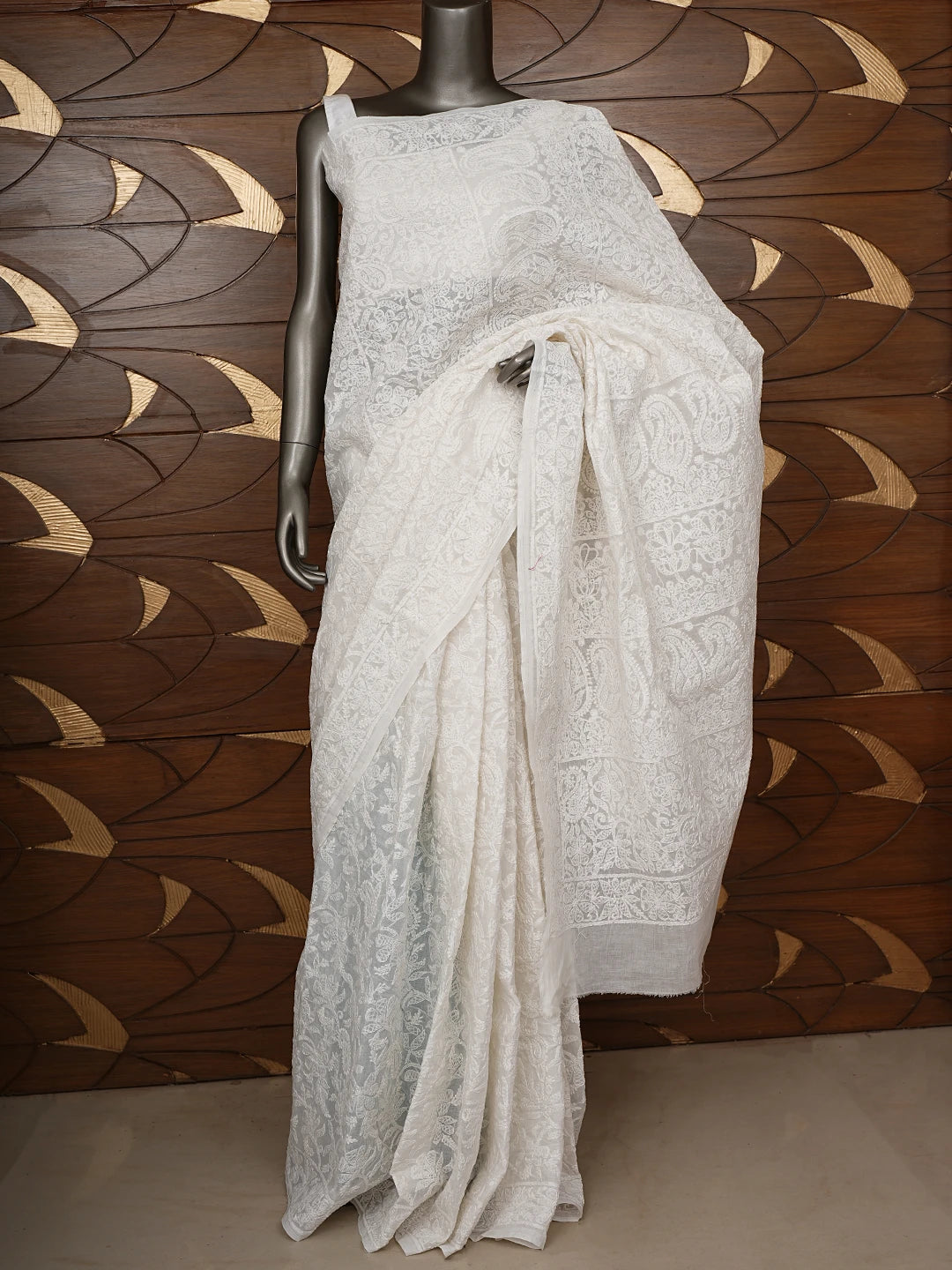 Ada Hand Embroidered White Cotton Lucknowi Chikankari Saree With Blouse 01A805064