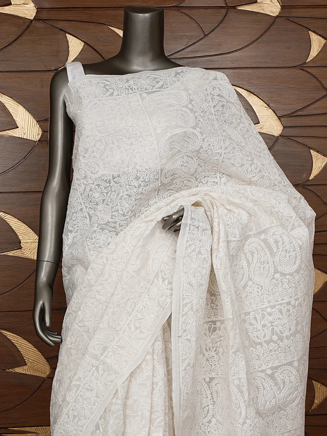 Ada Hand Embroidered White Cotton Lucknowi Chikankari Saree With Blouse 01A805064