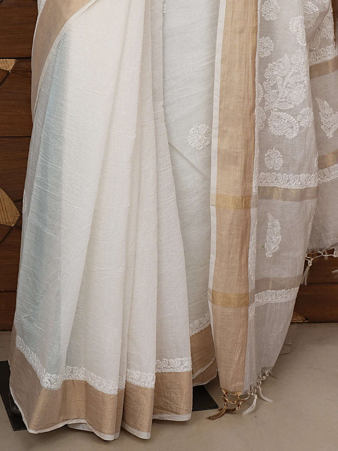 Ada Hand Embroidered White Chanderi Lucknowi Chikankari Saree With Blouse 01A833038