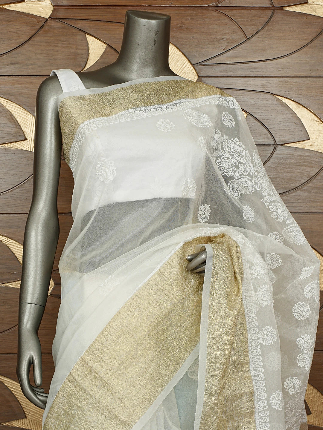 Ada Hand Embroidered White Organza Lucknowi Chikankari Saree With Blouse 01A841750