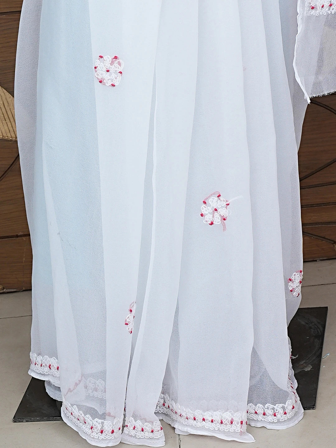 Ada Hand Embroidered White Georgette Lucknowi Chikankari Saree With Blouse 01A853689