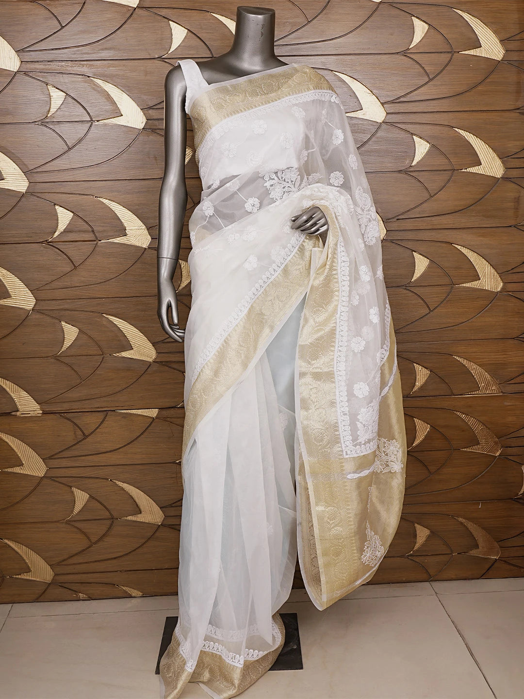 Ada Hand Embroidered White Organza Lucknowi Chikankari Saree With Blouse 01A794741