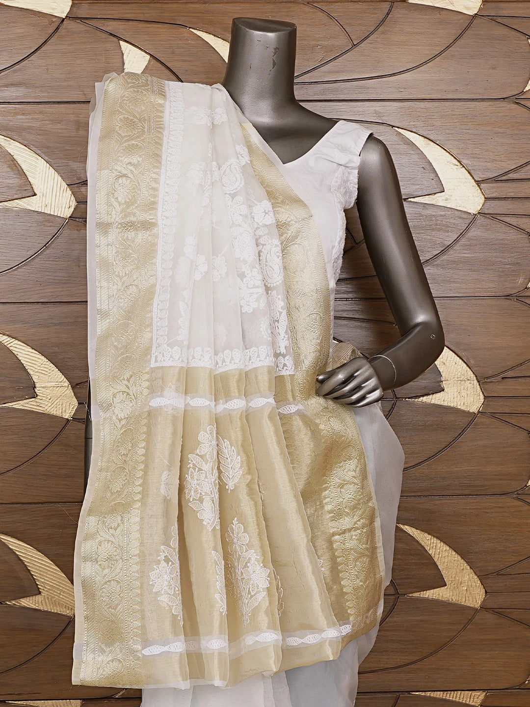 Ada Hand Embroidered White Organza Lucknowi Chikankari Saree With Blouse 01A794741