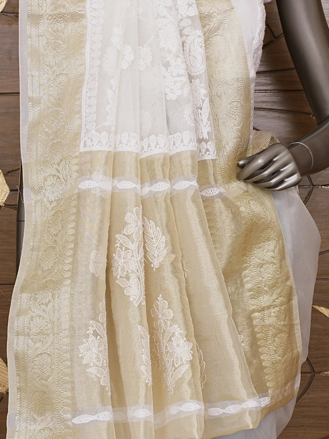 Ada Hand Embroidered White Organza Lucknowi Chikankari Saree With Blouse 01A794741