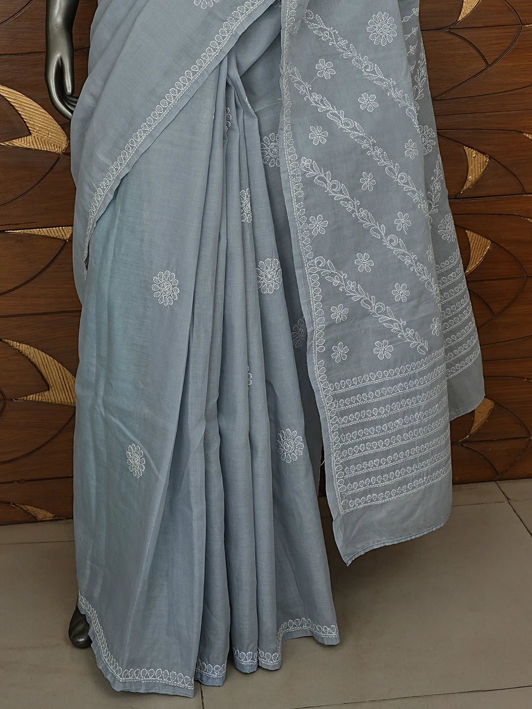 Ada Hand Embroidered Grey Cotton Lucknowi Chikankari Saree With Blouse 01A866204