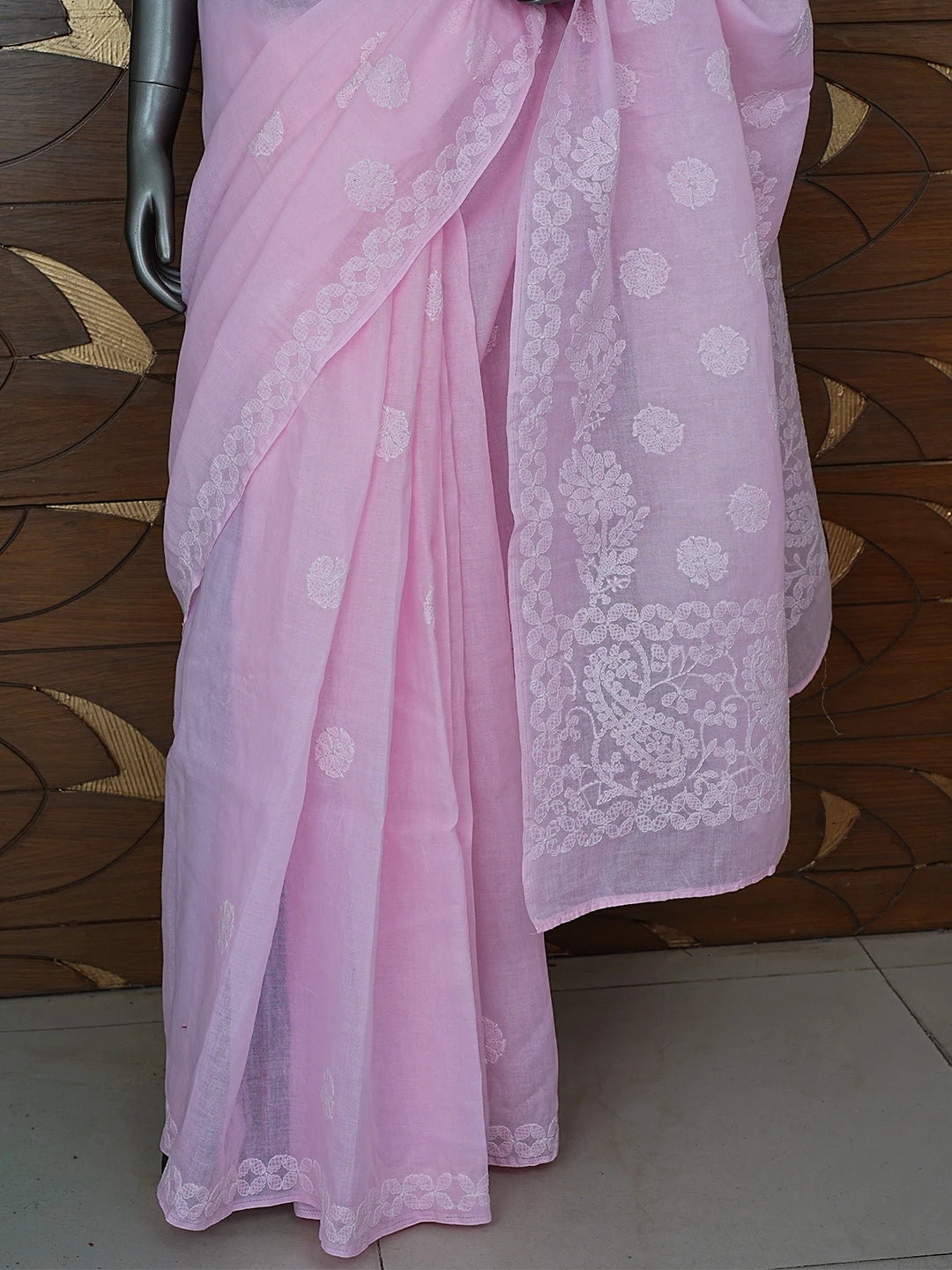 Ada Hand Embroidered Pink Cotton Lucknowi Chikankari Saree With Blouse 01A866175