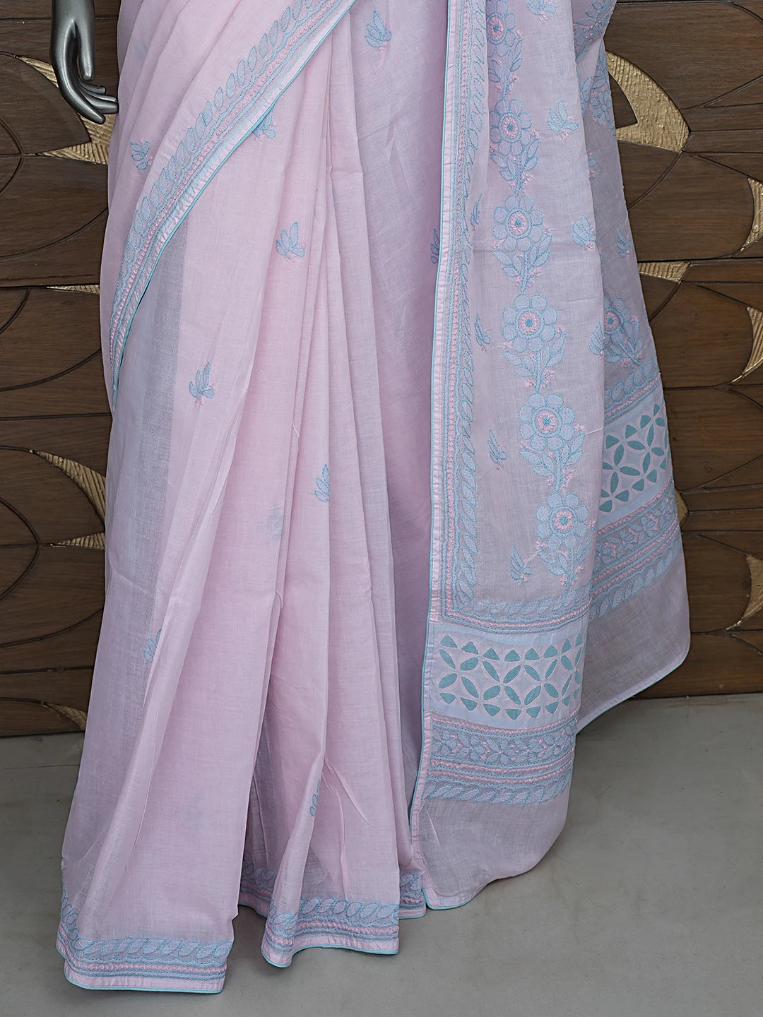 Ada Hand Embroidered Pink Cotton Lucknowi Chikankari Saree With Blouse 01A873017