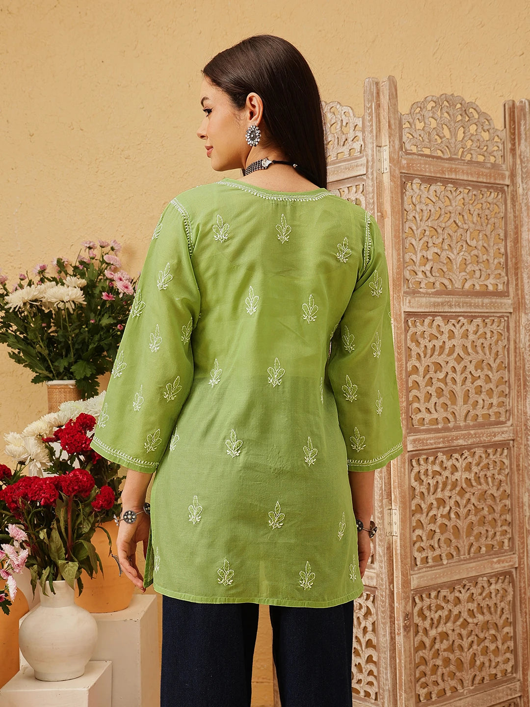 Ada Hand Embroidered Green Cotton Lucknowi Chikankari Straight Kurti A911556