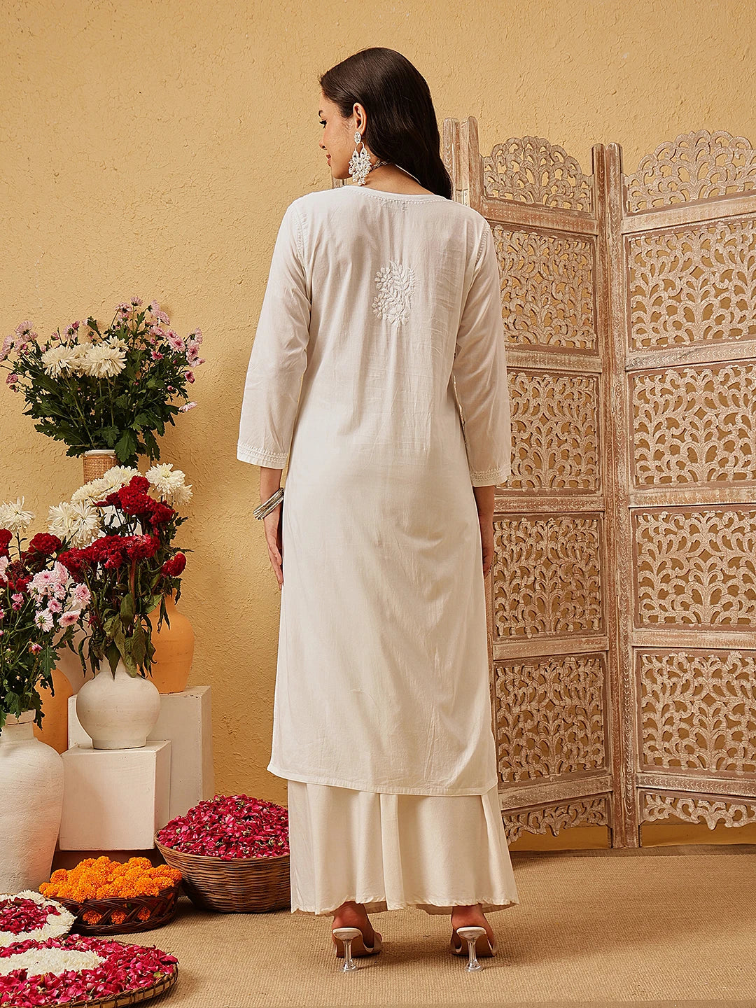 Ada Hand Embroidered White Cotton Lucknowi Chikankari Straight Kurta A411797