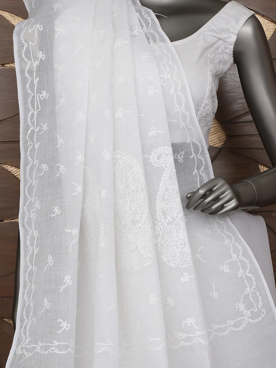Ada Hand Embroidered White Cotton Lucknowi Chikankari Saree With Blouse 01A882920