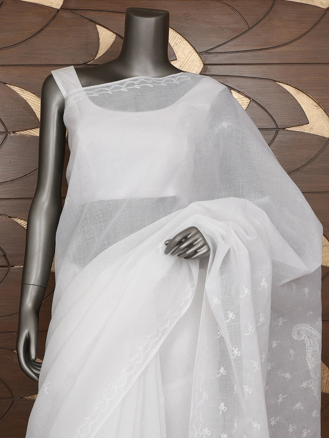 Ada Hand Embroidered White Cotton Lucknowi Chikankari Saree With Blouse 01A882920