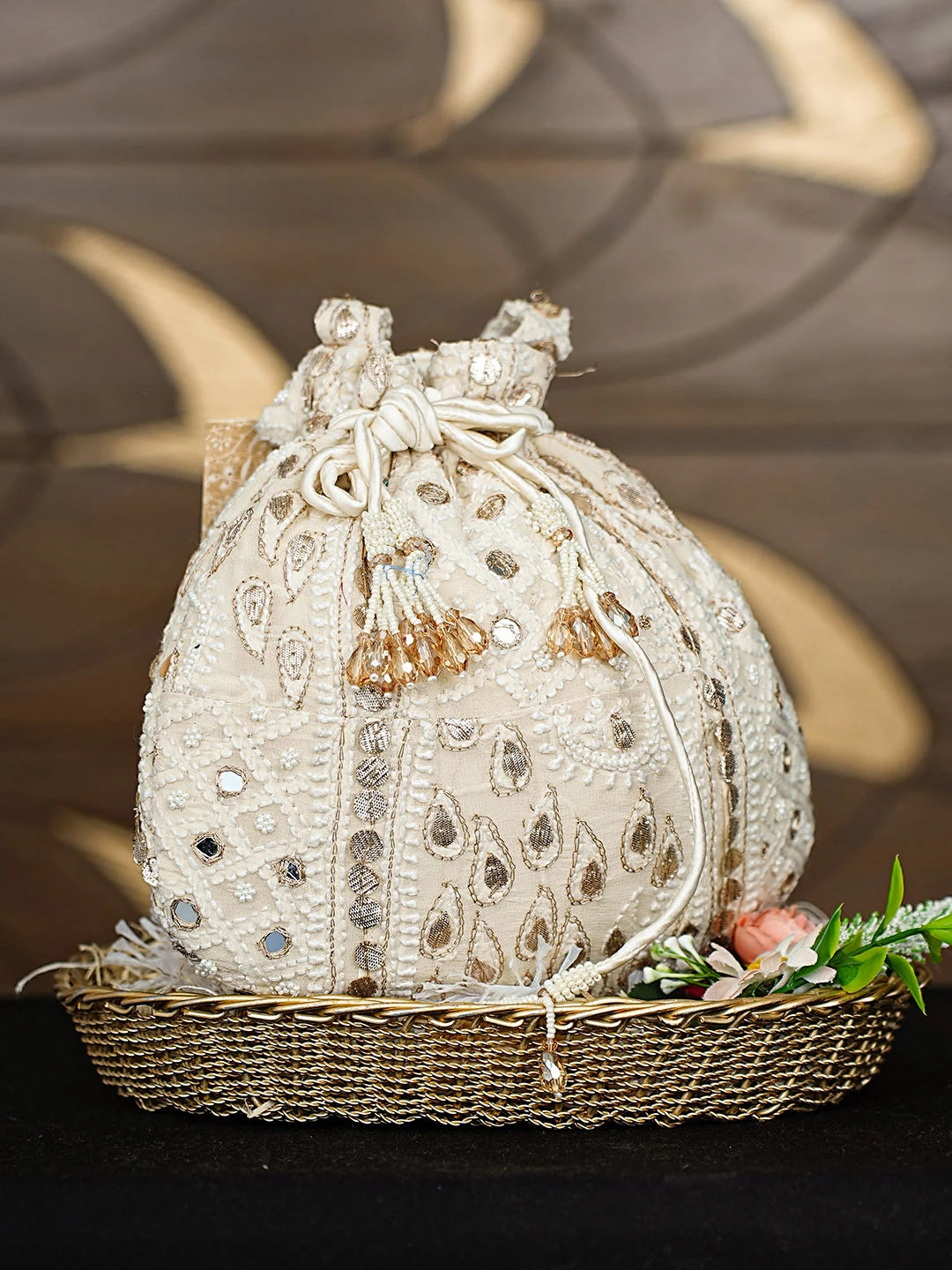 Ada Hand Embroidered Cream Pure Georgette Lucknowi Chikankari Potli Bag With Zari Work 01A912941
