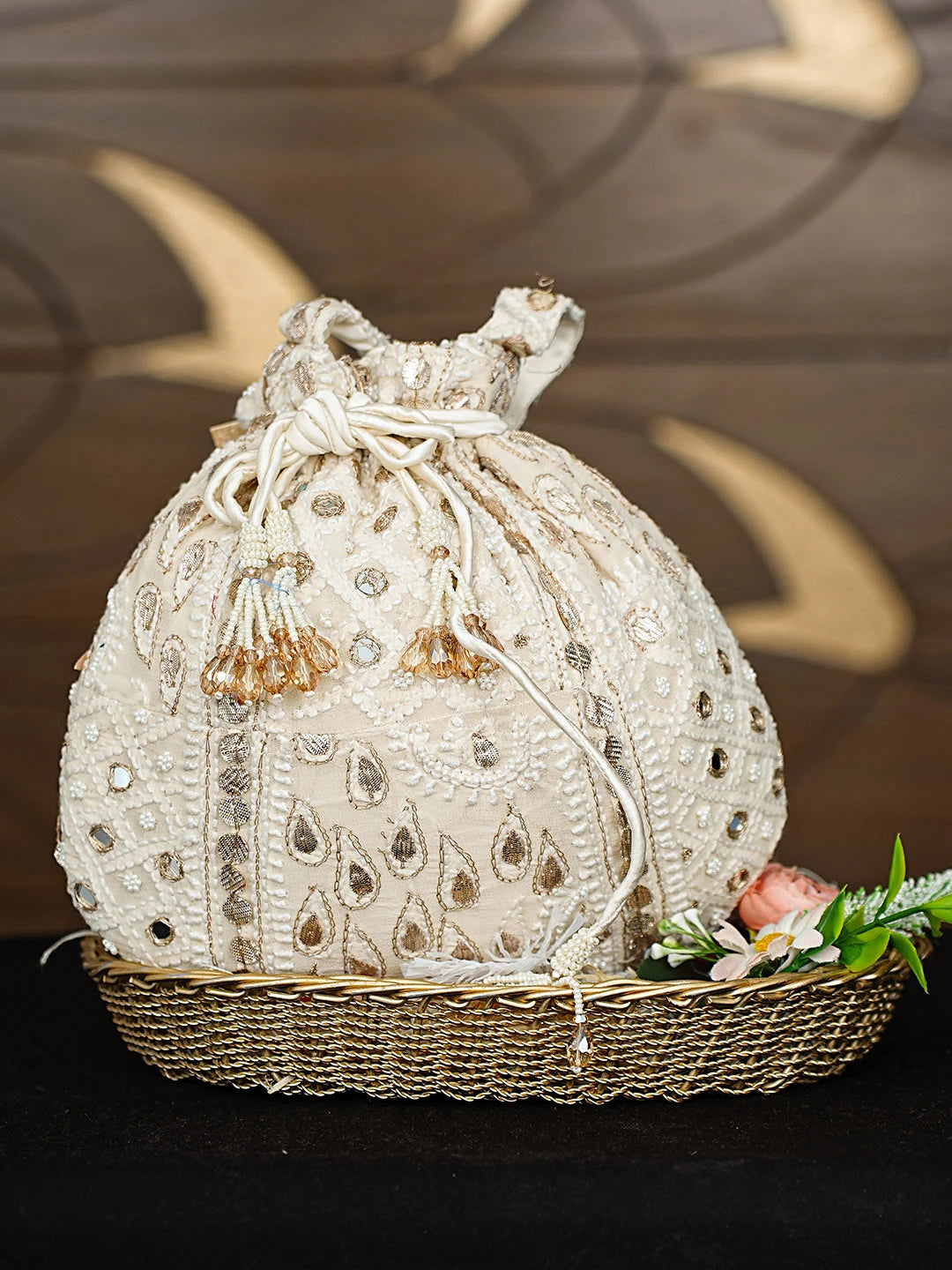 Ada Hand Embroidered Cream Pure Georgette Lucknowi Chikankari Potli Bag With Zari Work 01A912941