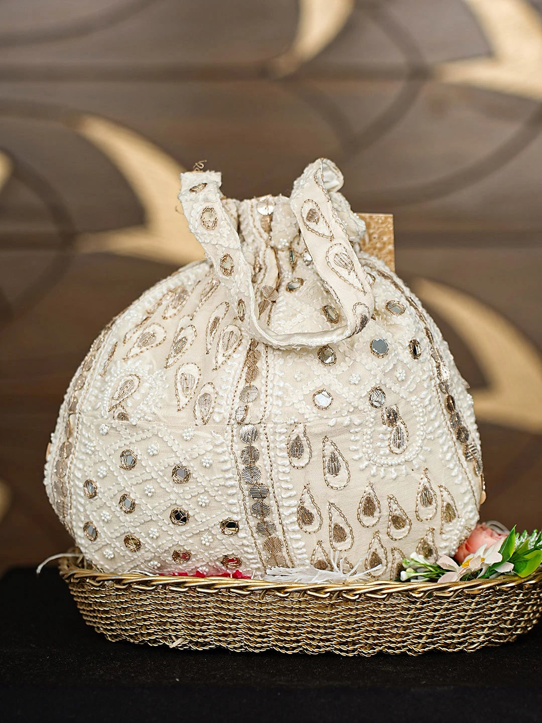 Ada Hand Embroidered Cream Pure Georgette Lucknowi Chikankari Potli Bag With Zari Work 01A912941