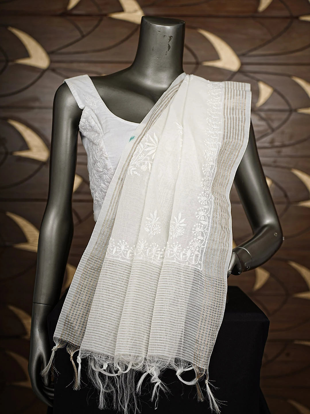 Ada Hand Embroidered White Chanderi Lucknowi Chikankari Dupatta 01A918337