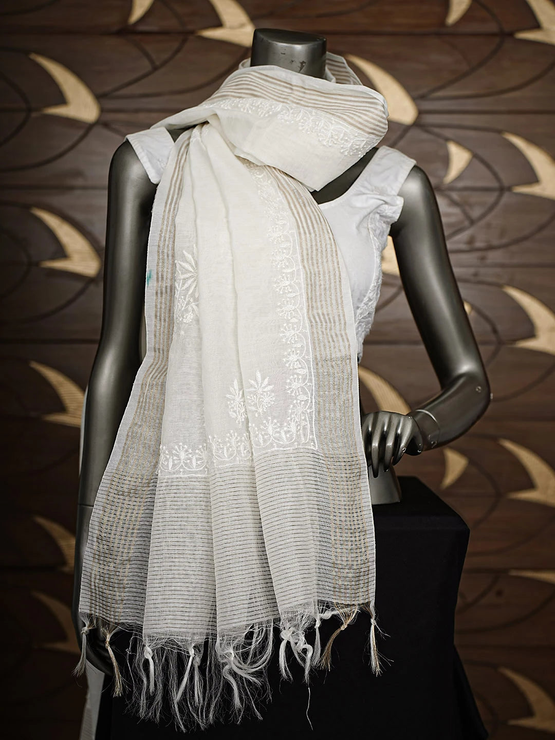 Ada Hand Embroidered White Chanderi Lucknowi Chikankari Dupatta 01A918337