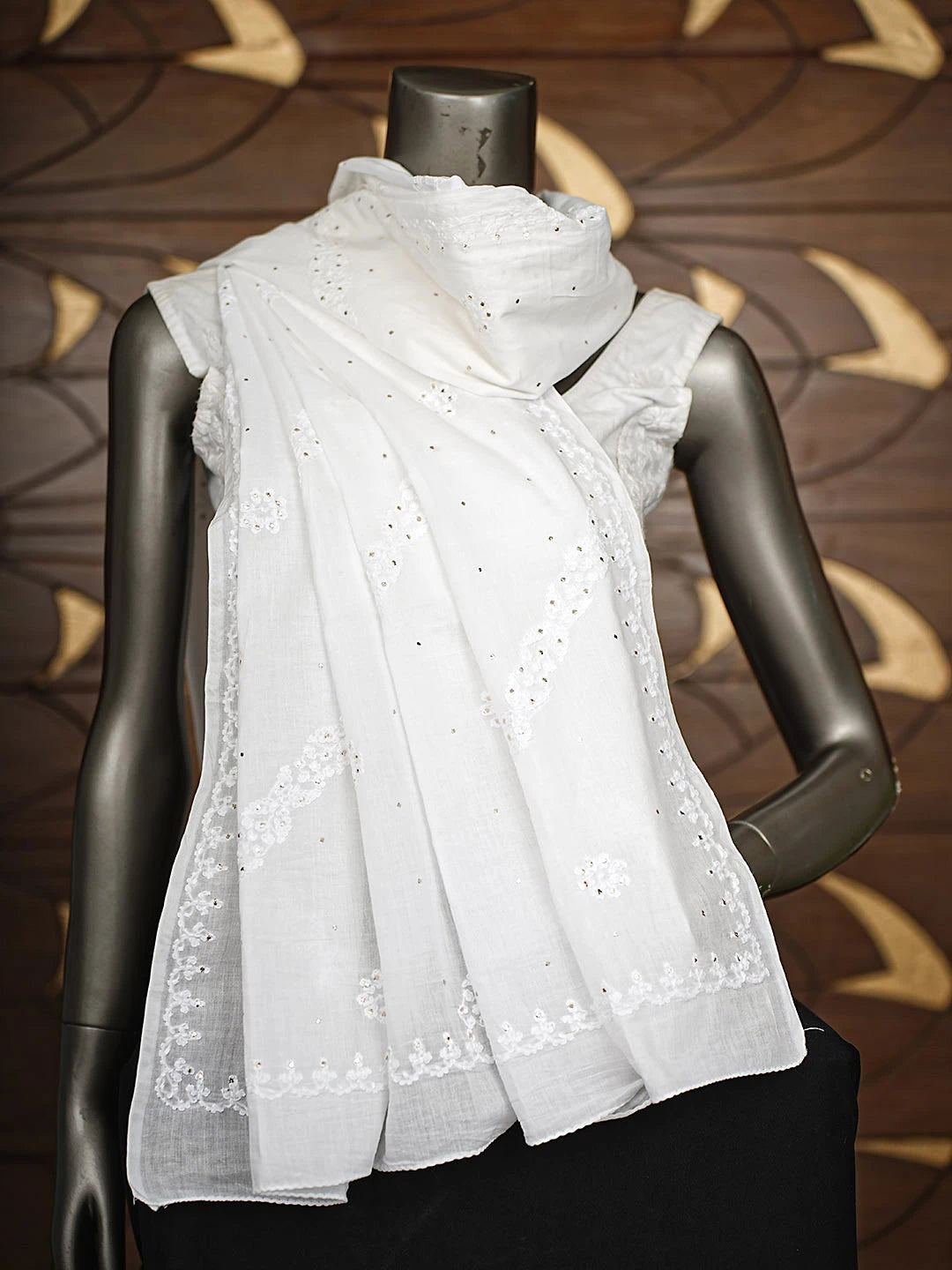 Ada Hand Embroidered White Cotton Lucknowi Chikankari Dupatta With Muqaish/Mukaish Work 01A900339