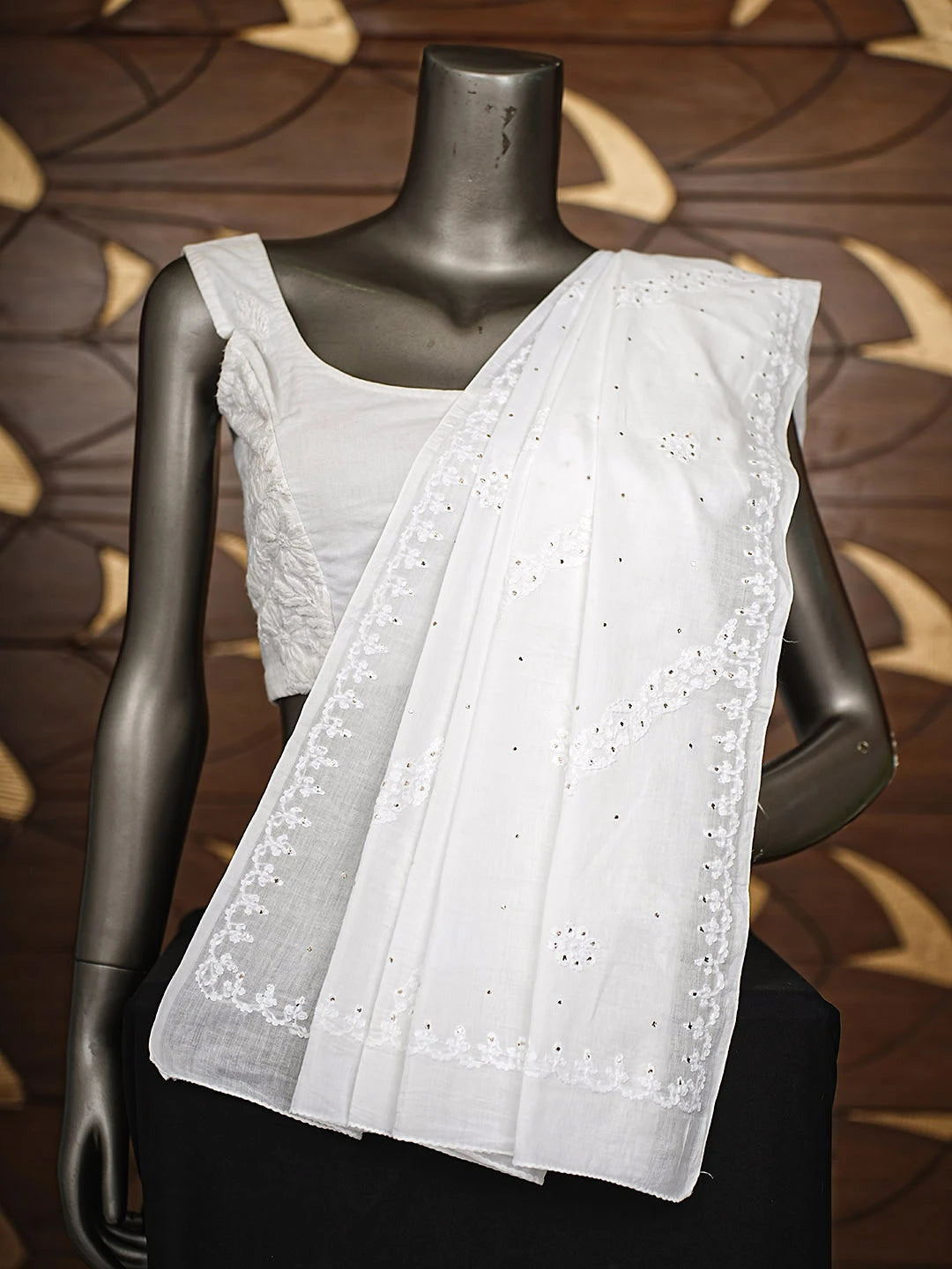 Ada Hand Embroidered White Cotton Lucknowi Chikankari Dupatta With Muqaish/Mukaish Work 01A900339