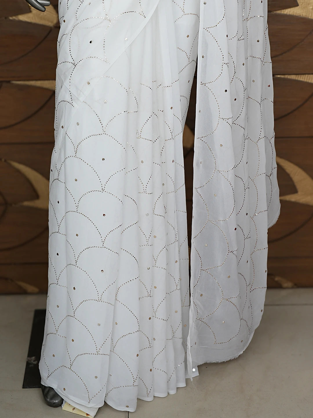Ada Hand Embroidered White Viscose Georgette Saree/Blouse With Muqaish Work 01A932348