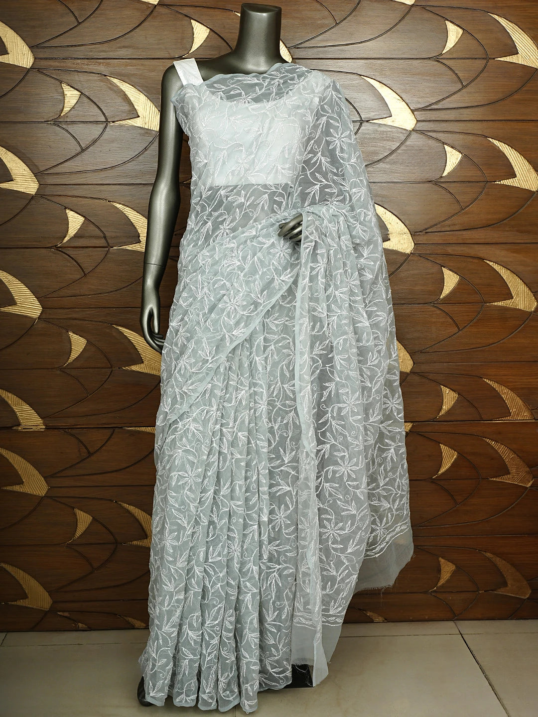Ada Hand Embroidered Grey Georgette Lucknowi Chikankari Saree With Blouse 01A785118