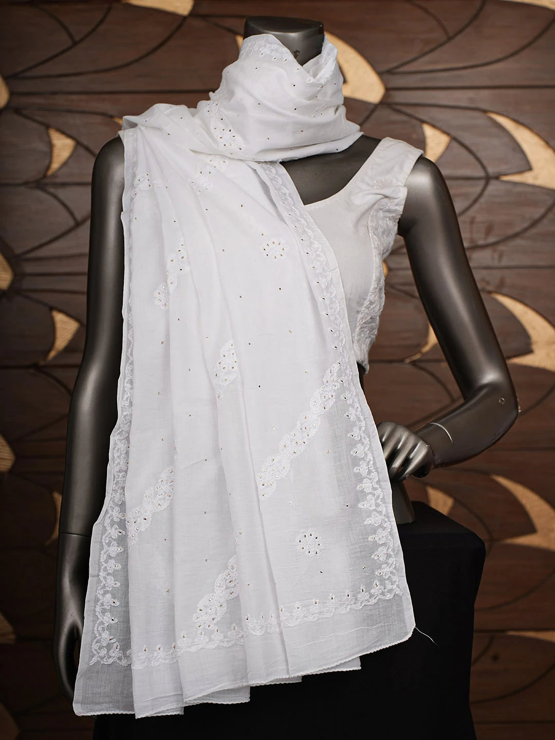 Ada Hand Embroidered White Cotton Lucknowi Chikankari Dupatta With Muqaish/Mukaish Work 01A900340