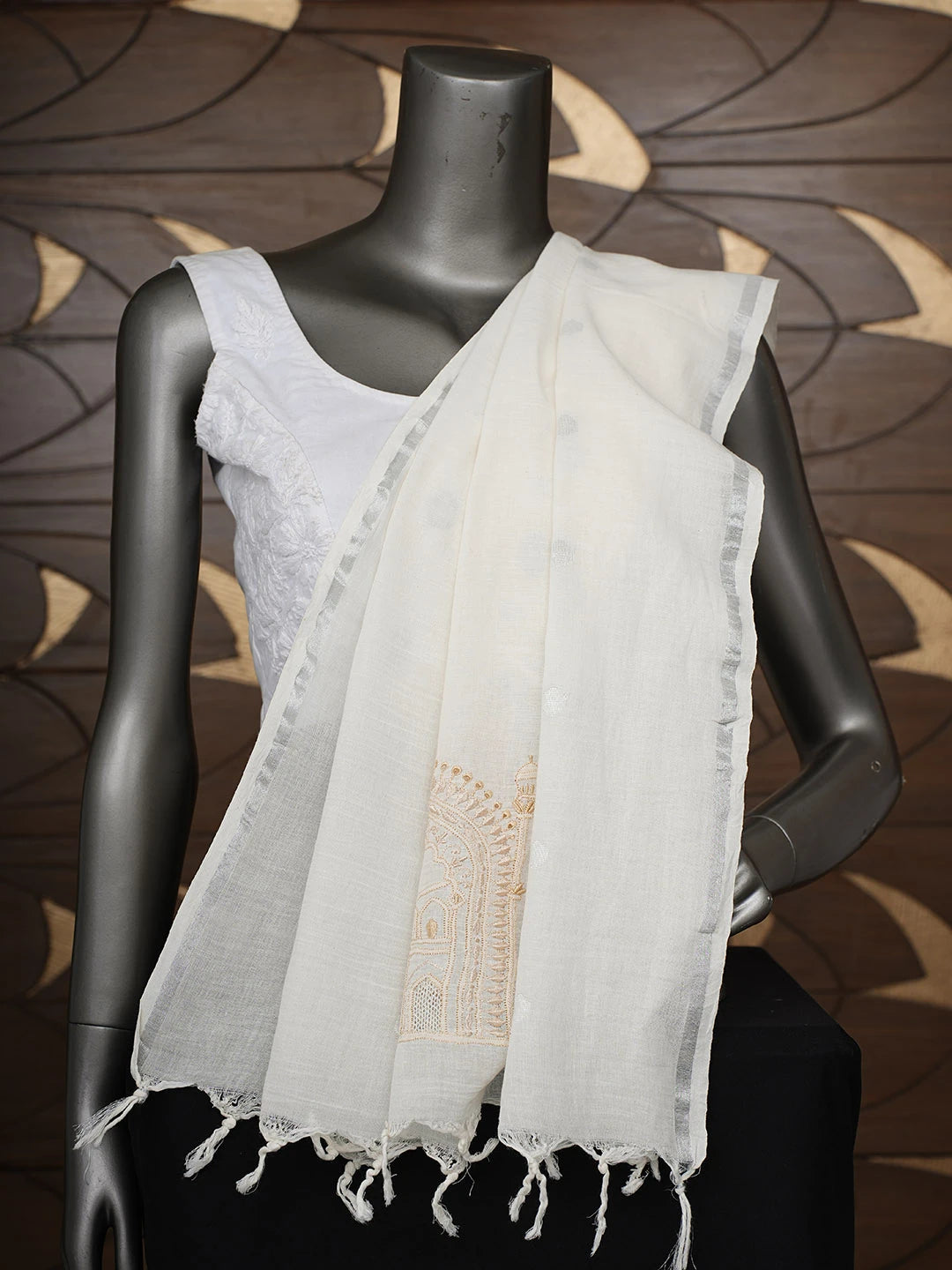 Ada Hand Embroidered Off White Linen Lucknowi Chikankari Dupatta 01A947222