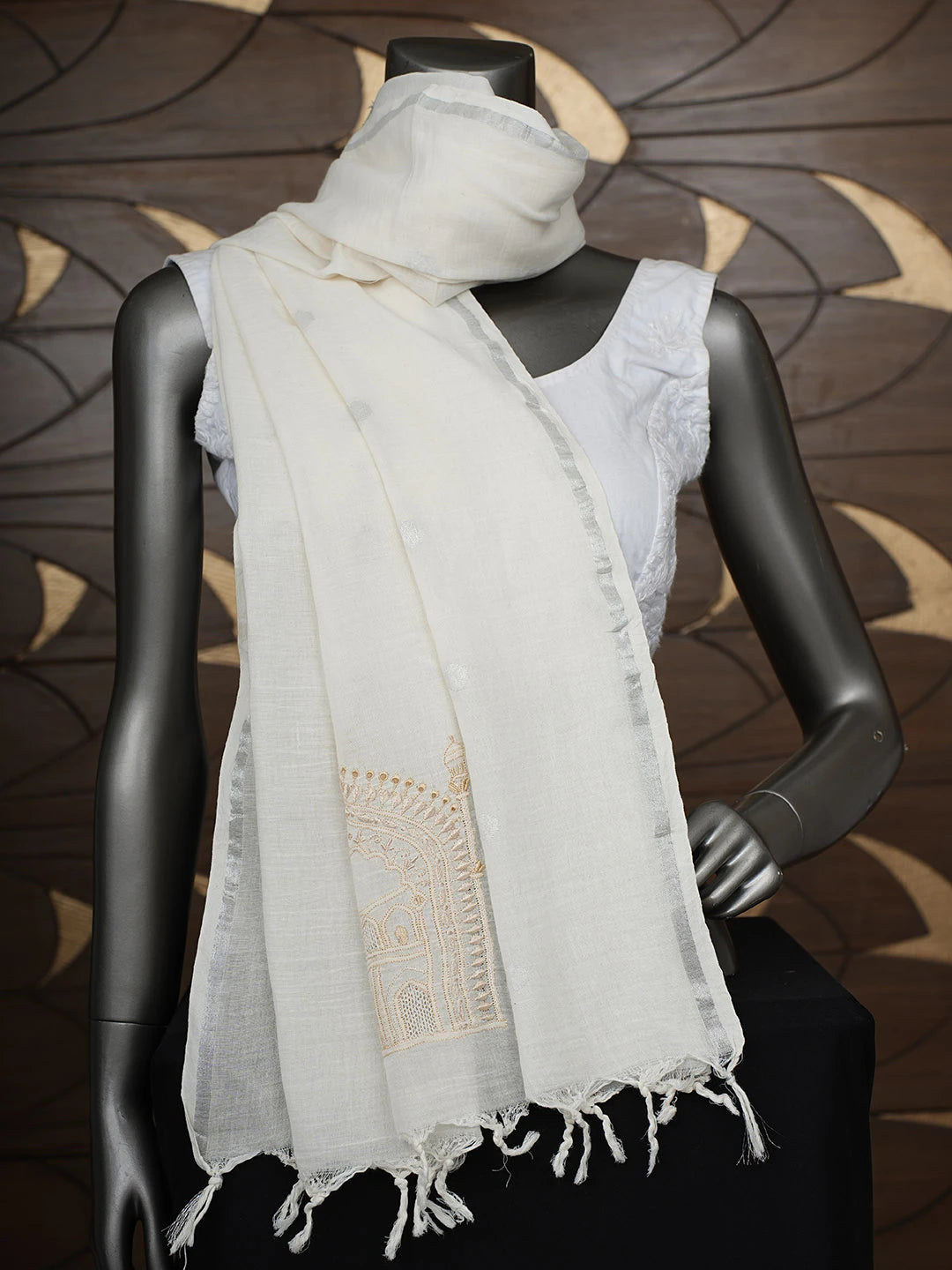 Ada Hand Embroidered Off White Linen Lucknowi Chikankari Dupatta 01A947222