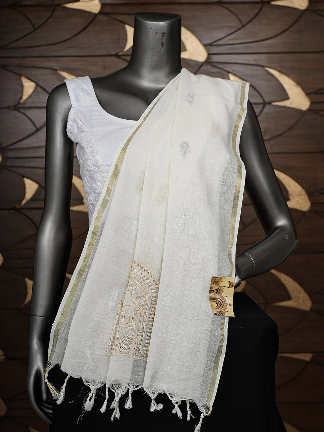 Ada Hand Embroidered White Cornsilk Linen Lucknowi Chikankari Dupatta With Zari Work 01A943578